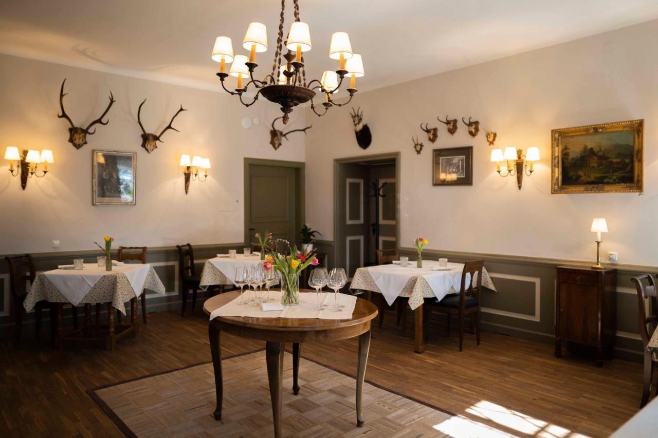 Der Schlosswirt Zu Anif - Biedermeierhotel Und Restaurant Exterior photo