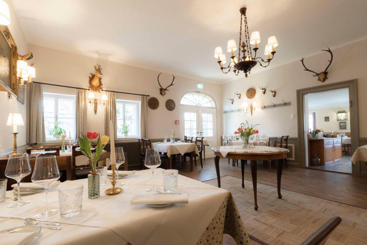 Der Schlosswirt Zu Anif - Biedermeierhotel Und Restaurant Exterior photo