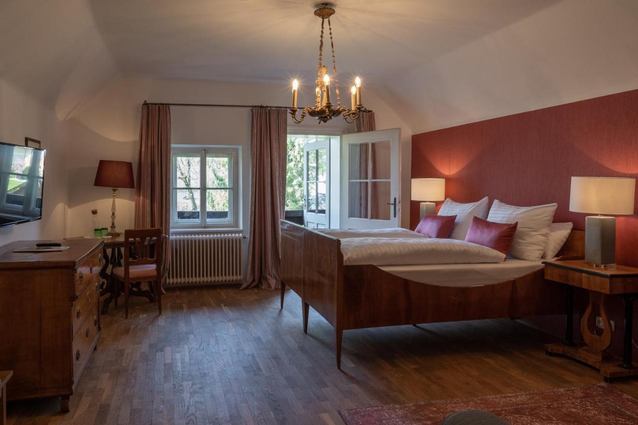 Der Schlosswirt Zu Anif - Biedermeierhotel Und Restaurant Exterior photo