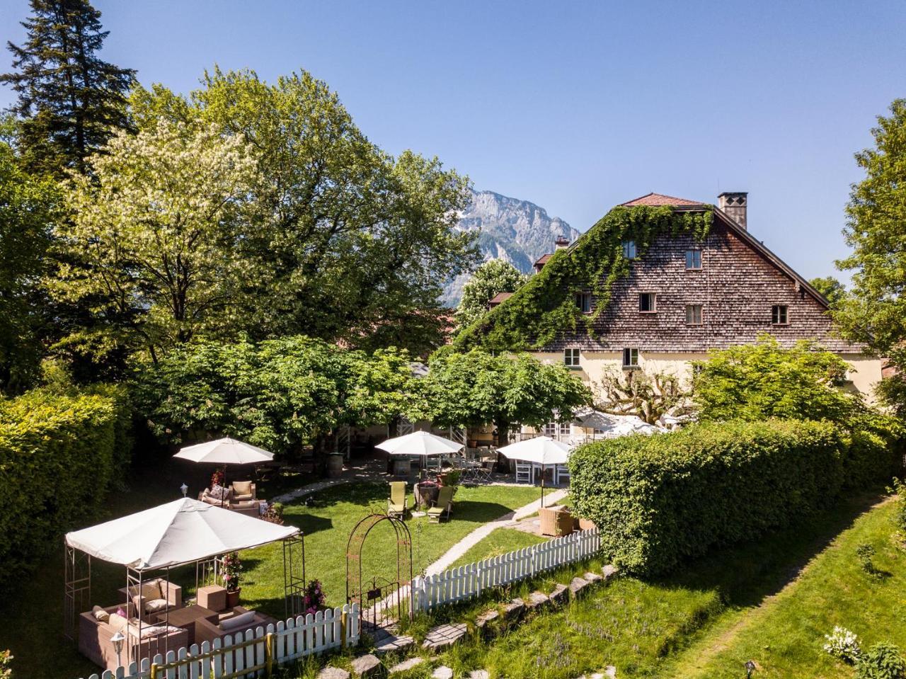 Der Schlosswirt Zu Anif - Biedermeierhotel Und Restaurant Exterior photo